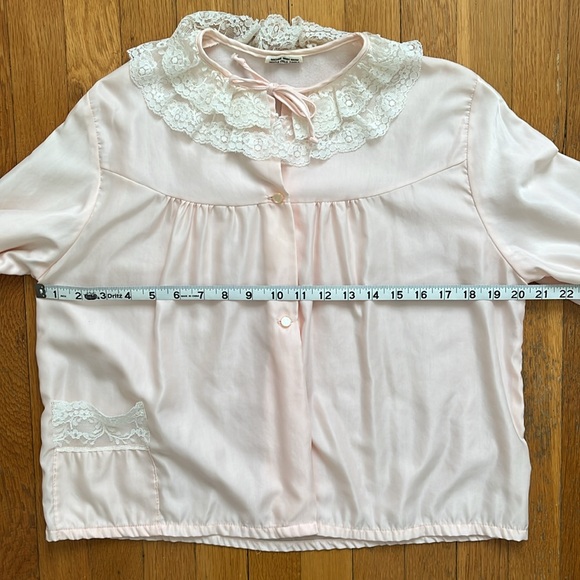 Vintage Bed Jacket Pink with Cream Lace Frill Neck and Tiered Lace Cuffs Size L - Picture 4 of 13